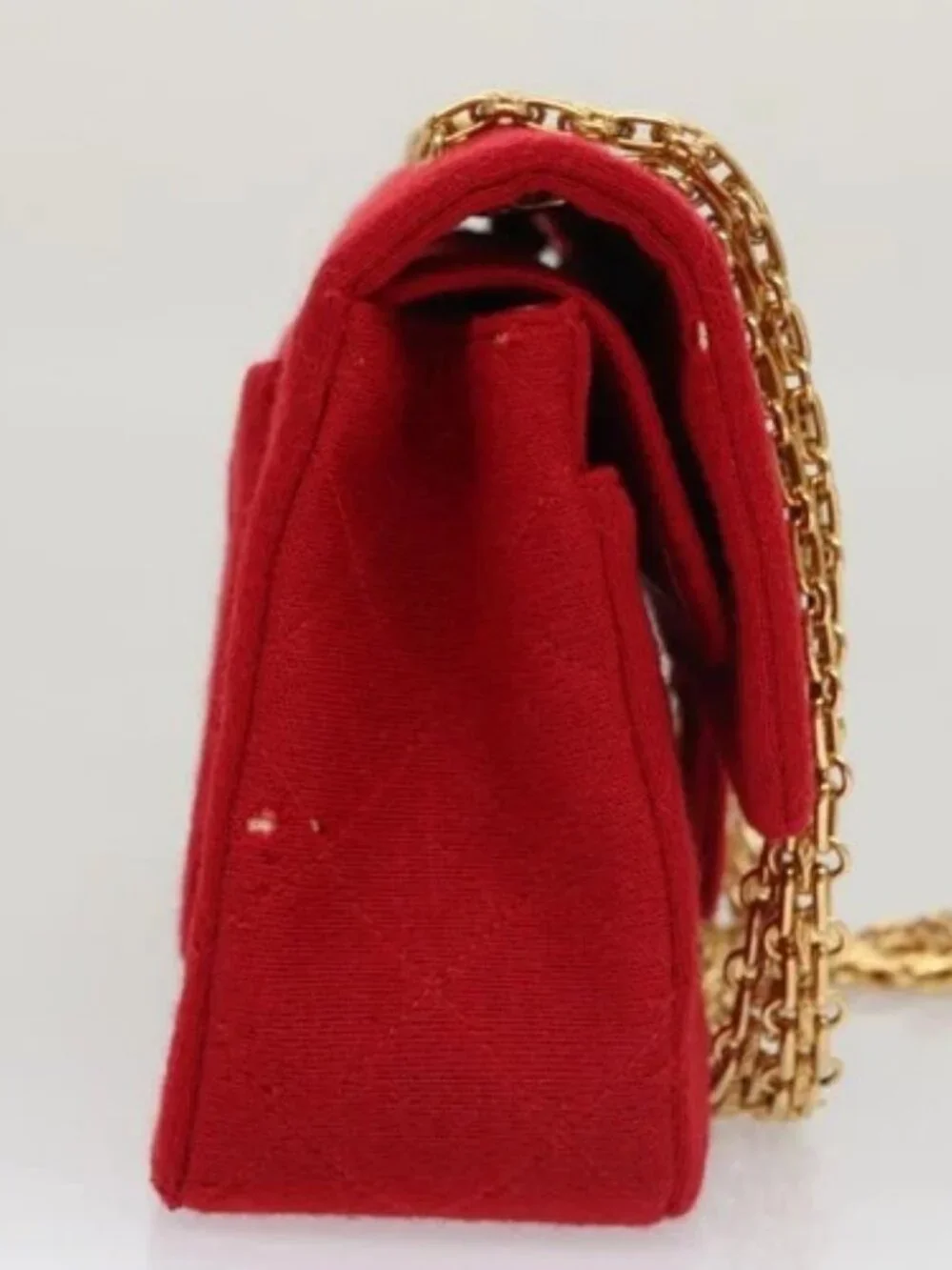 CHANEL brand	chanel color	red